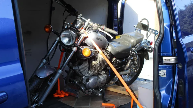 Cómo transportar motocicletas en una mudanza